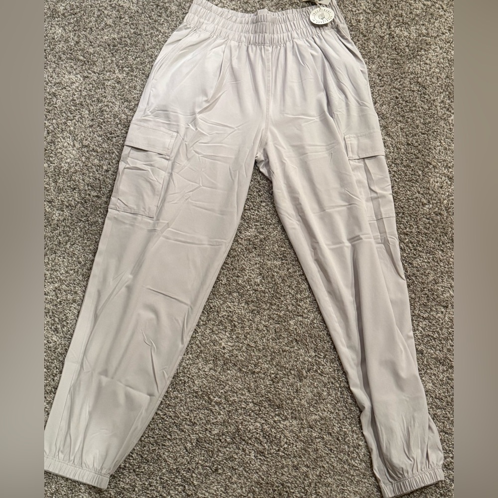 Women’s brand new VUORI Villa Cargo Joggers